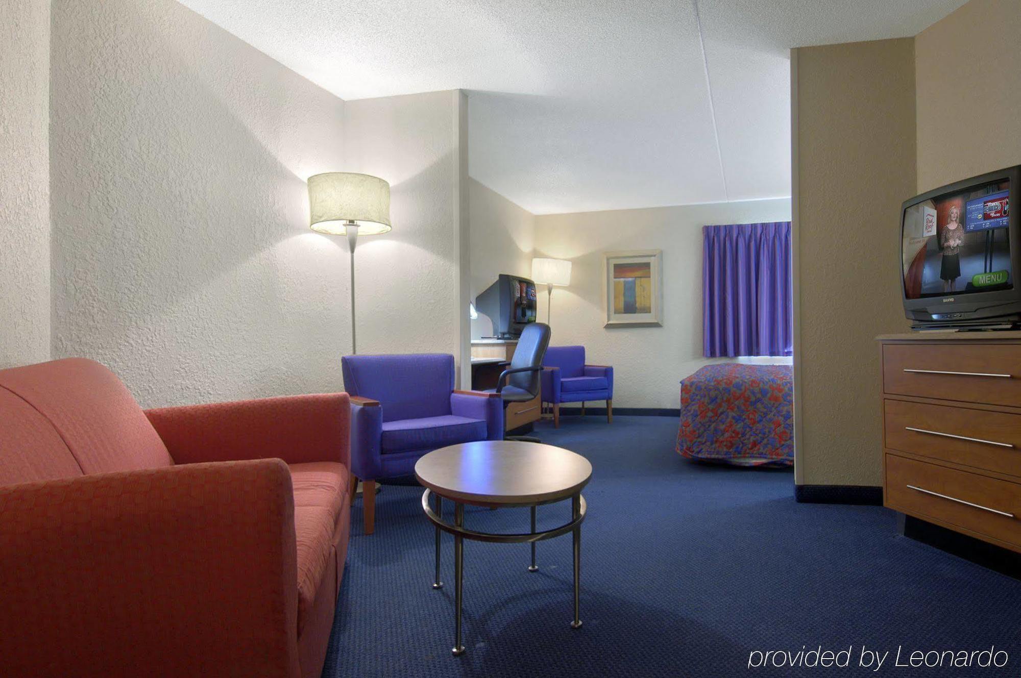Red Roof Inn & Suites Cleveland - Elyria Habitación foto