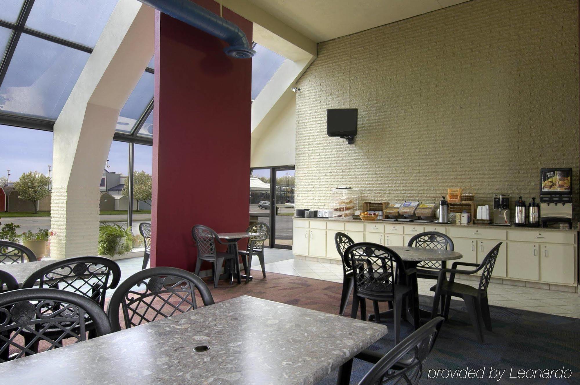 Red Roof Inn & Suites Cleveland - Elyria Exterior foto